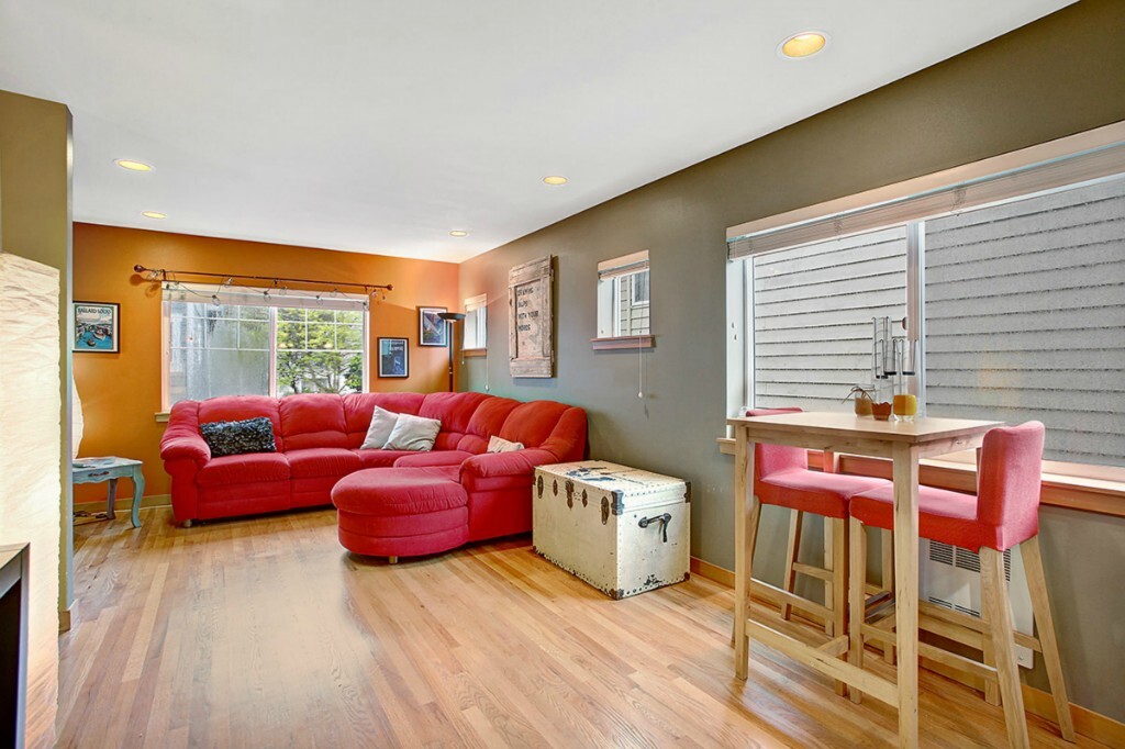 Property Photo: 116 N 104th St A WA 98133