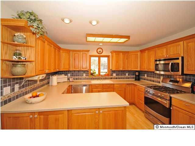 Property Photo:  11 Horseshoe Drive  NJ 08535 