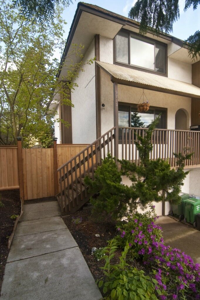 Property Photo:  9713 Woodlawn  Avenue N  WA 98103 