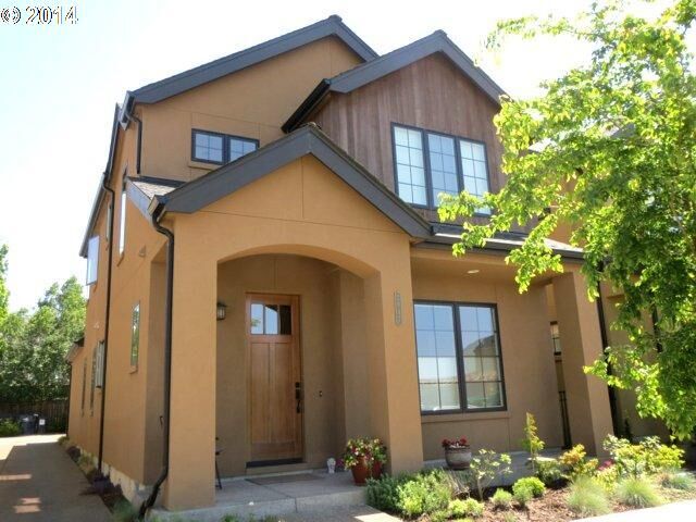 Property Photo:  2947 Lord Byron Pl  OR 97408 