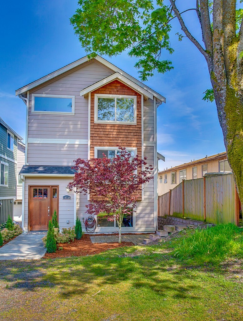 Property Photo:  10734 Whitman Ave N  WA 98133 