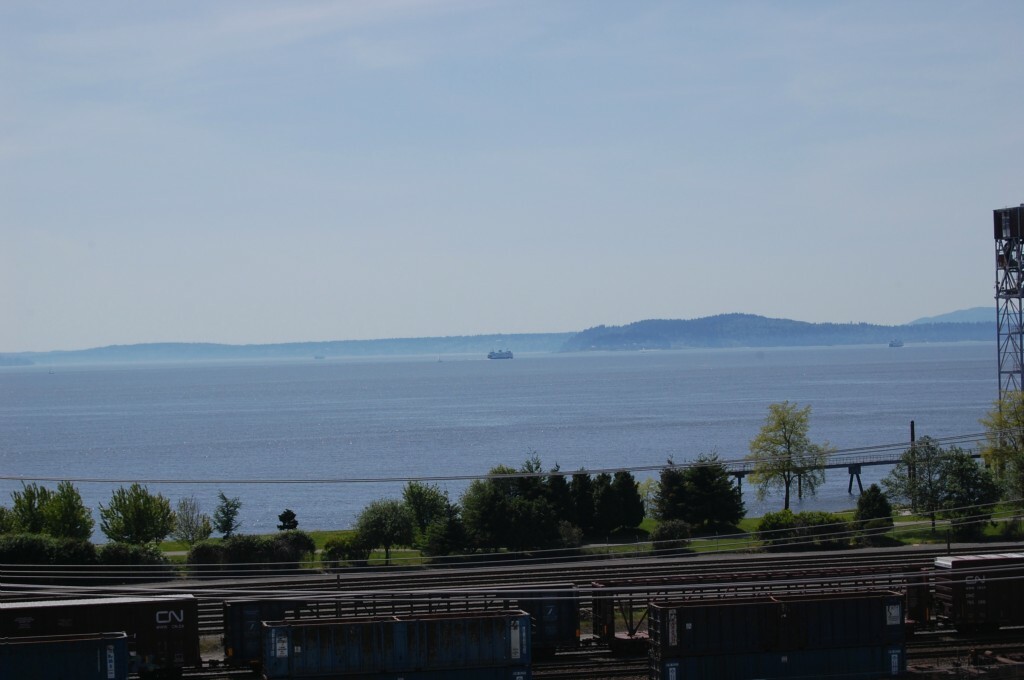 Property Photo: 524 6th Ave W 210 WA 98119