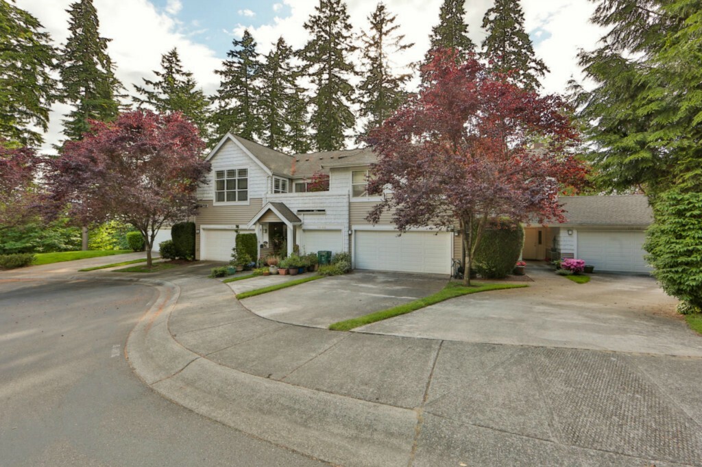 Property Photo: 710 228th St SW N 201 WA 98021