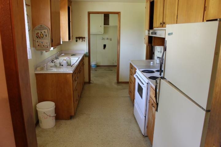 Property Photo: 1110 N Baker Ave WA 98802