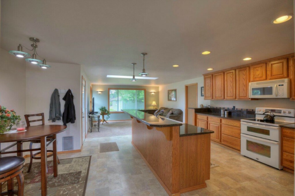 Property Photo:  18116 Driftwood Dr E  WA 98391 