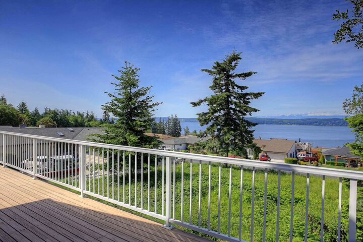 Property Photo: 746 Malabar Dr WA 98282