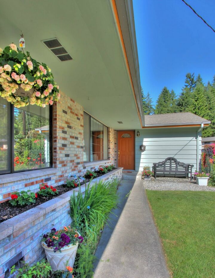 Property Photo: 9511 235th St SW WA 98020