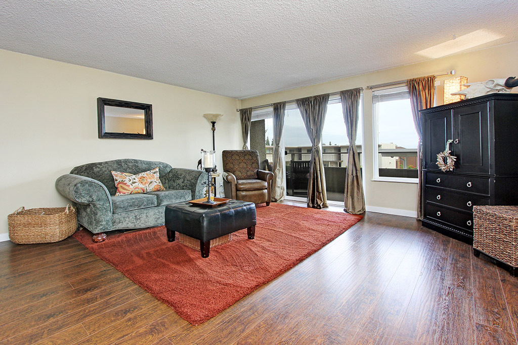 Property Photo: 510 Forsythe Lane 211 WA 98020