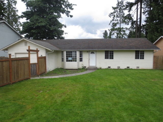 Property Photo: 6929 Highland Dr SE WA 98203