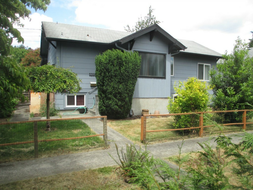 Property Photo:  5208A Ravenna Ave NE  WA 98105 