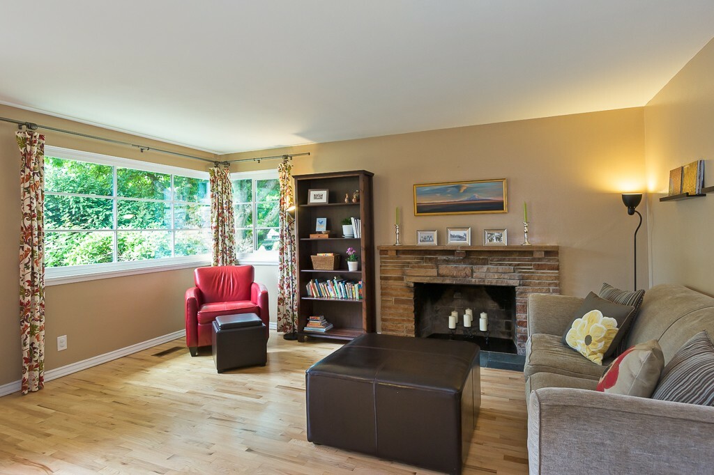 Property Photo: 1026 NE 95th St WA 98115