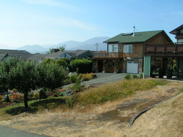 Property Photo: 1035 W 5th St WA 98363