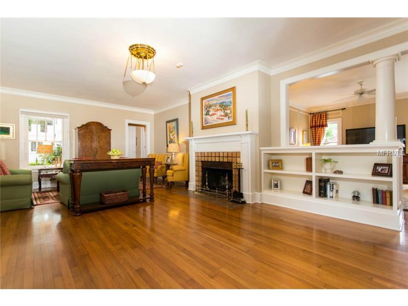 Property Photo: 445 17th Avenue NE FL 33704