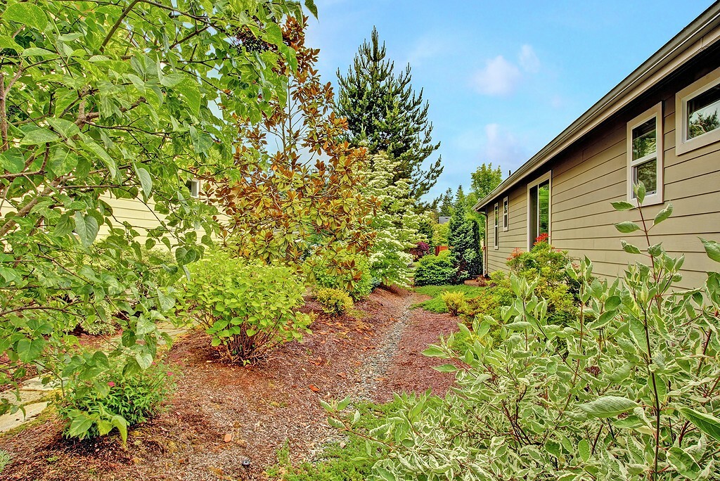 Property Photo:  12422 231st Ave NE  WA 98053 