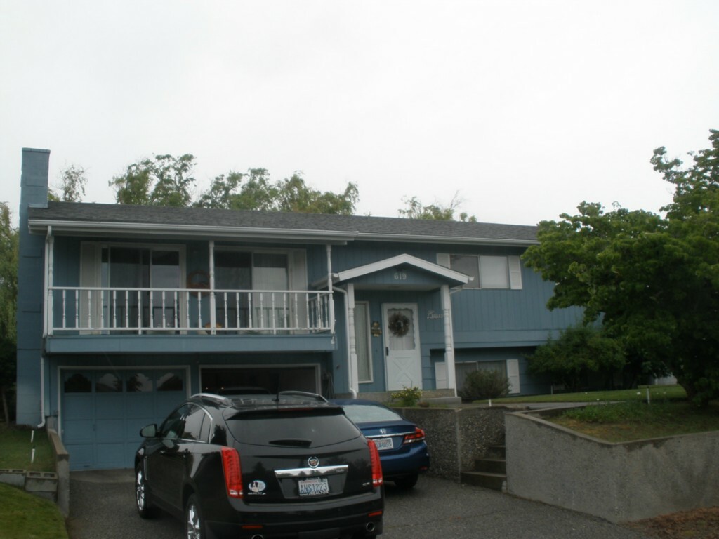 Property Photo:  619 NE 15th St  WA 98802 