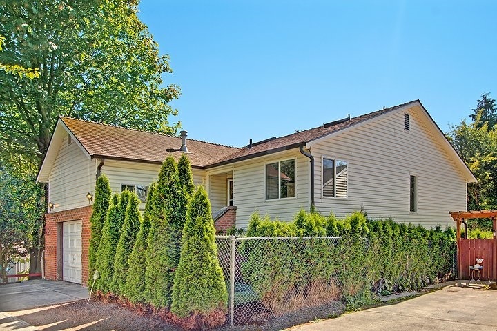 Property Photo: 11901 Ambaum Blvd SW WA 98146