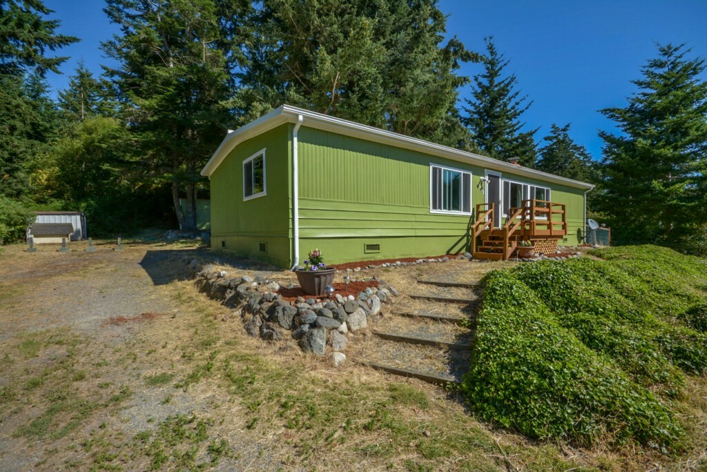 Property Photo:  999 Donald Ave  WA 98277 