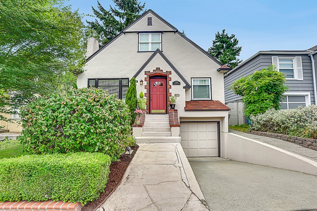 Property Photo: 5765 25th Ave NE WA 98105