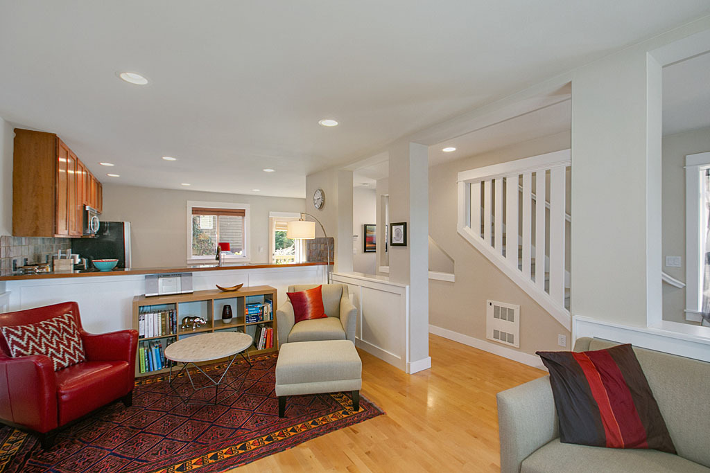 Property Photo:  914 18th Ave B  WA 98122 