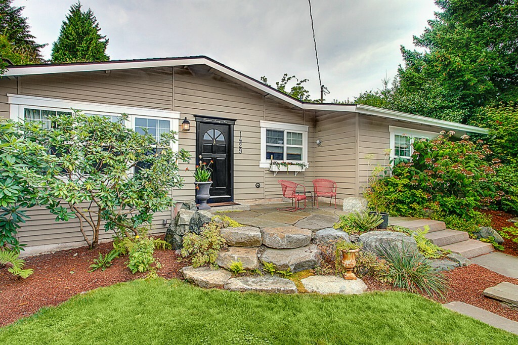 Property Photo:  1429 N 36th St  WA 98056 