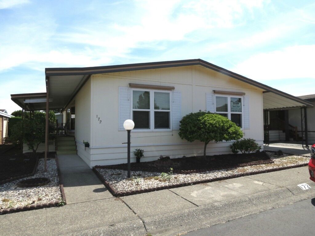 Property Photo:  11436 SE 208th Street 172  WA 98031 