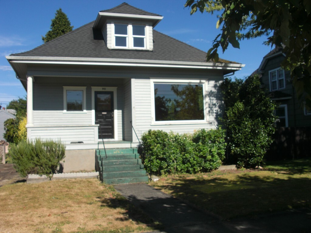 Property Photo: 911 S Ridgewood Ave WA 98405