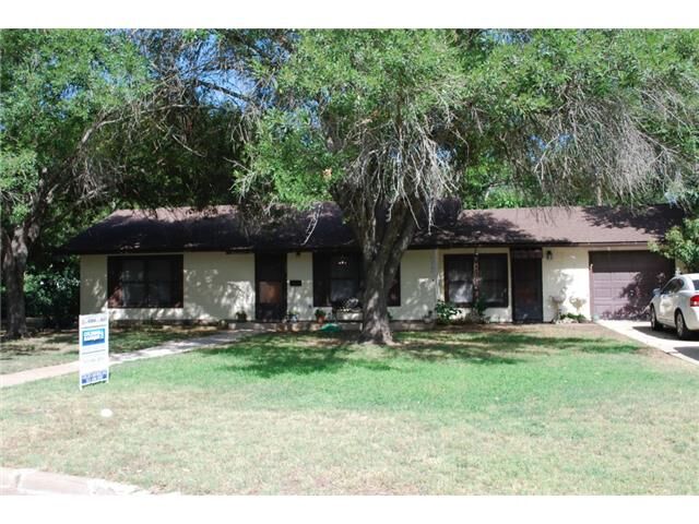 Property Photo:  604 W 11th Street  TX 78621 