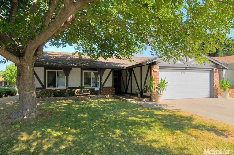 Property Photo: 6115 Glenhurst Way CA 95621