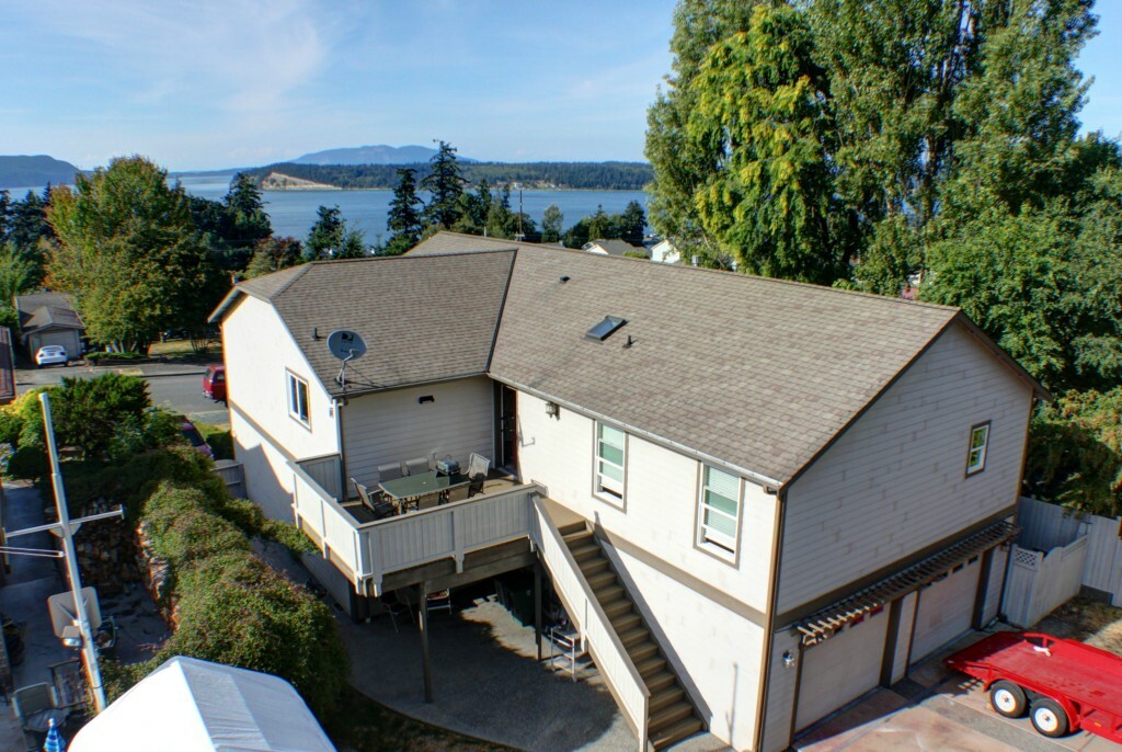 Property Photo:  3315 W 3rd St  WA 98221 