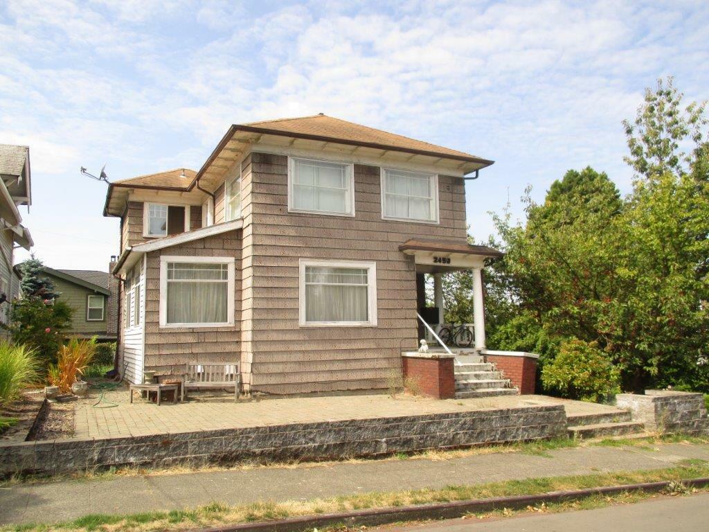 Property Photo:  2459 1st Ave W  WA 98119 