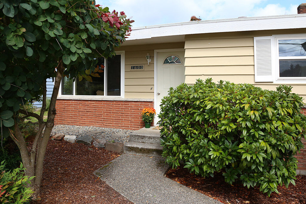 Property Photo: 1600 NE 137th Street WA 98125