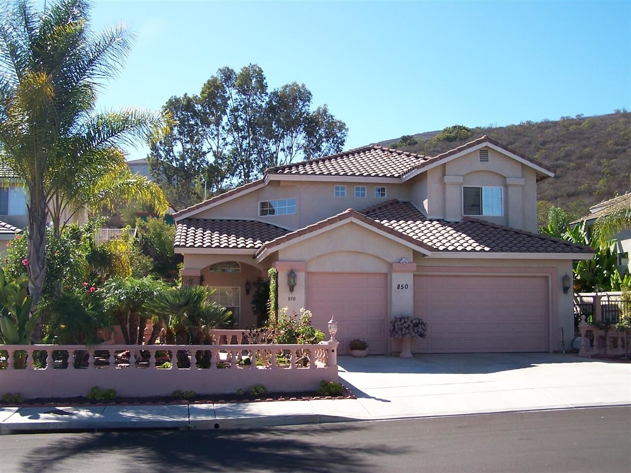 Property Photo:  850 Bel Esprit  CA 92069 