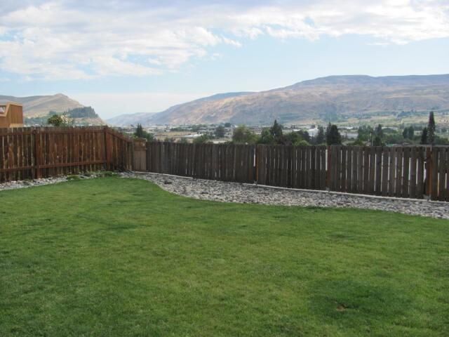 Property Photo:  1517  Ernie Court  WA 98801