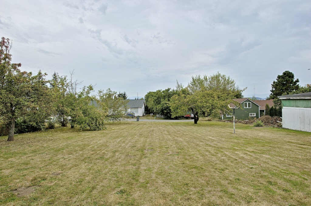 Property Photo:  708 37th St  WA 98221 