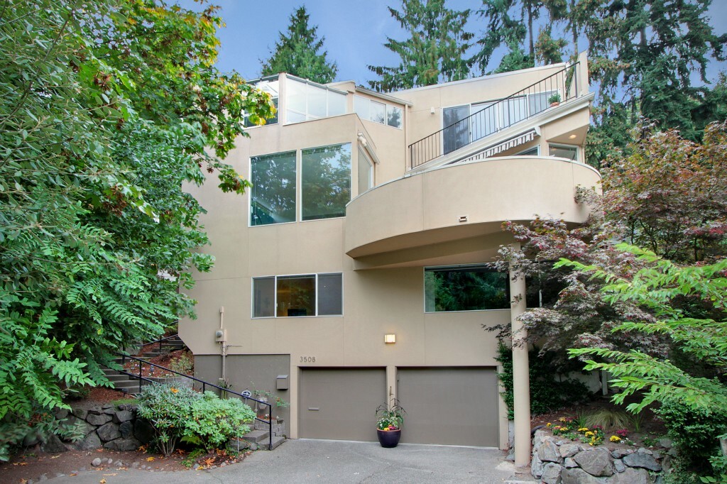 Property Photo:  3508 E Spruce St  WA 98122 