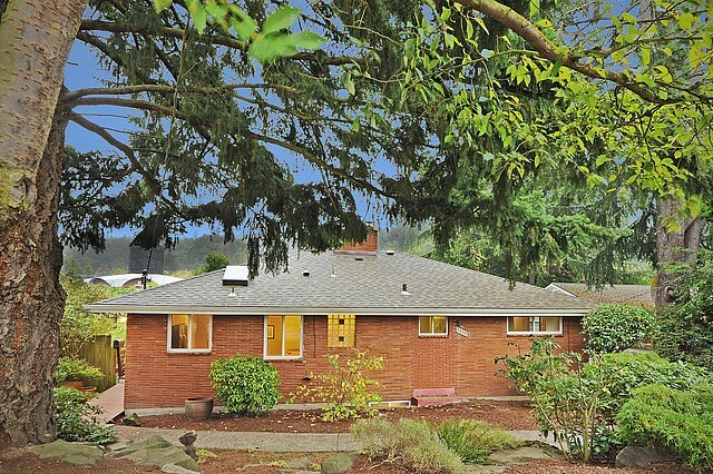 Property Photo:  1819 E Lynn St  WA 98112 