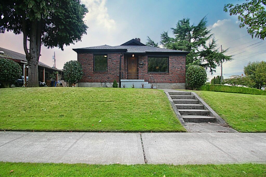 Property Photo: 4002 S Park Ave WA 98418