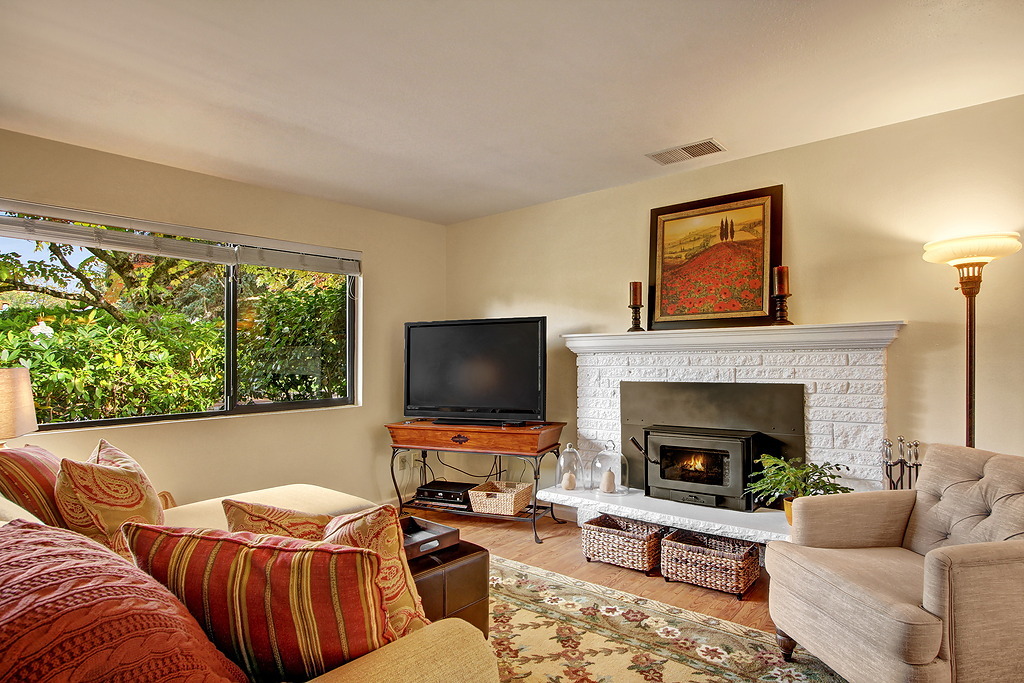 Property Photo: 8725 NE 140th St WA 98034