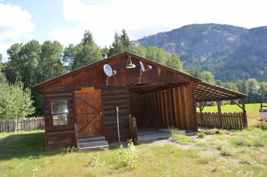 Property Photo:  18409 State Route 20  WA 98862 