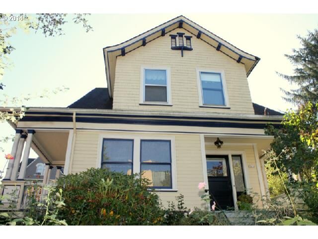 Property Photo:  2456 NW Kearney St  OR 97210 