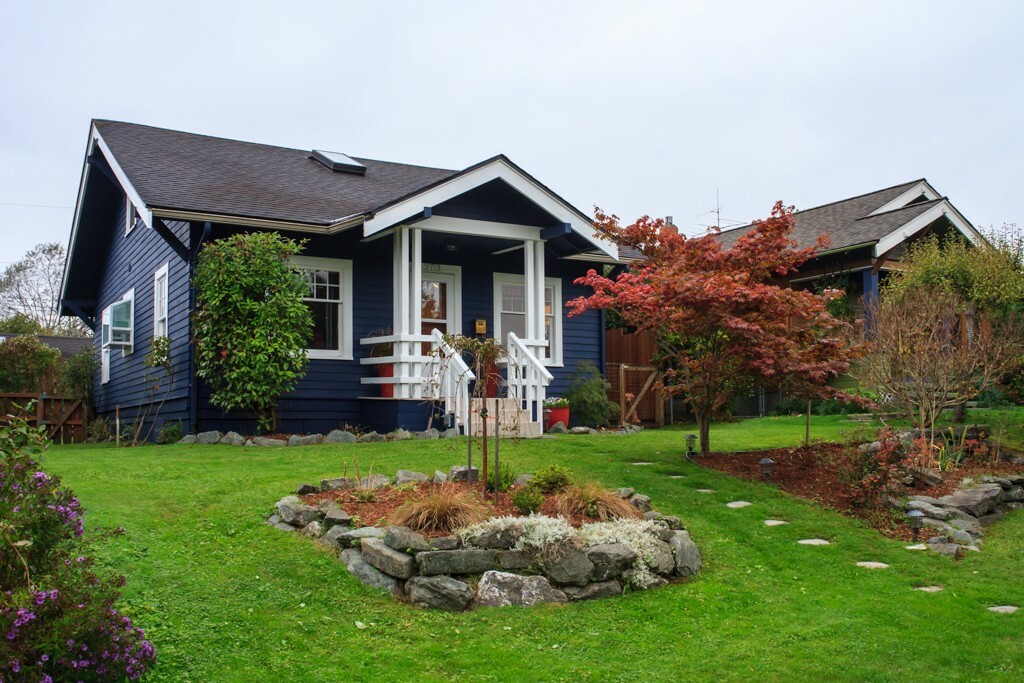 Property Photo:  2713 Iron St  WA 98225 