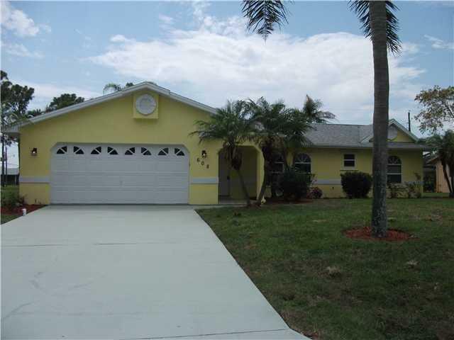 Property Photo:  608 NE Larkspur Street  FL 34983 