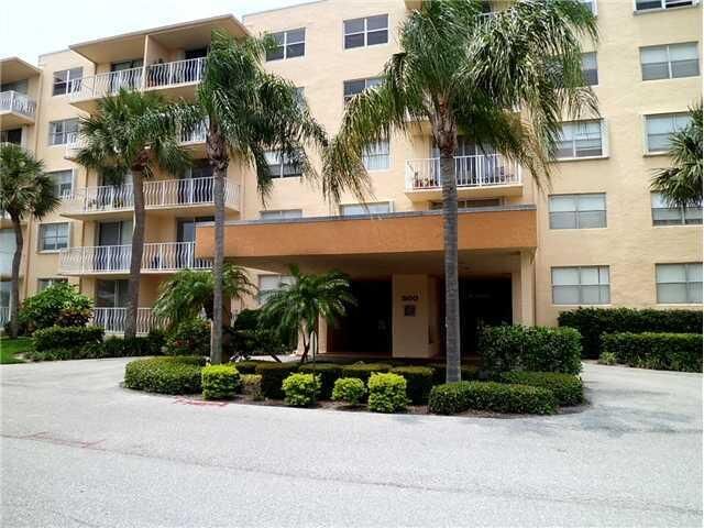 Property Photo:  500 Executive Center Drive M4  FL 33401 