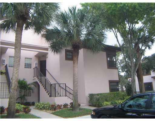 Property Photo:  5406 Venetia Court E  FL 33437 