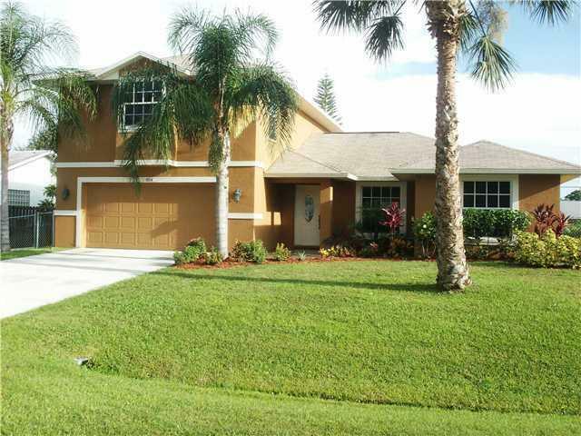 Property Photo:  854 SE Cavern Avenue  FL 34983 