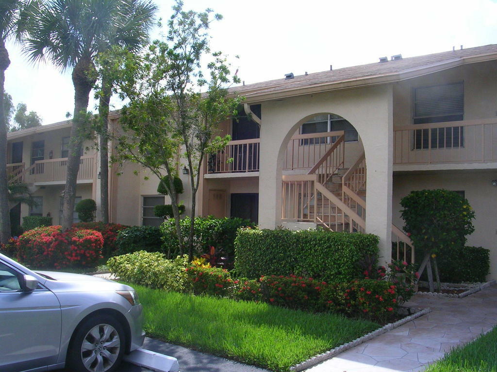 Property Photo:  5850 Sugar Palm Court Apt G  FL 33484 