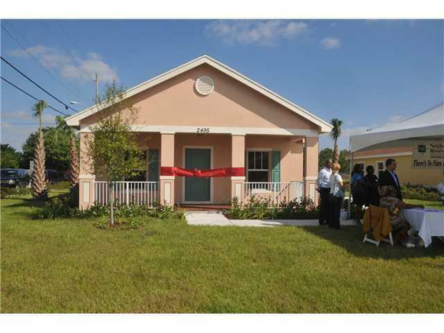 Property Photo: 2495 Hiawatha Avenue FL 33409