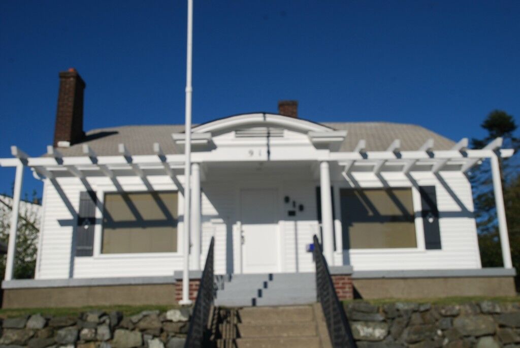 Property Photo: 919 N Grant Ave WA 98403