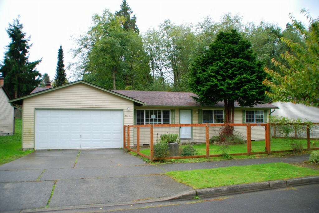 Property Photo: 4017 S 261st St WA 98032