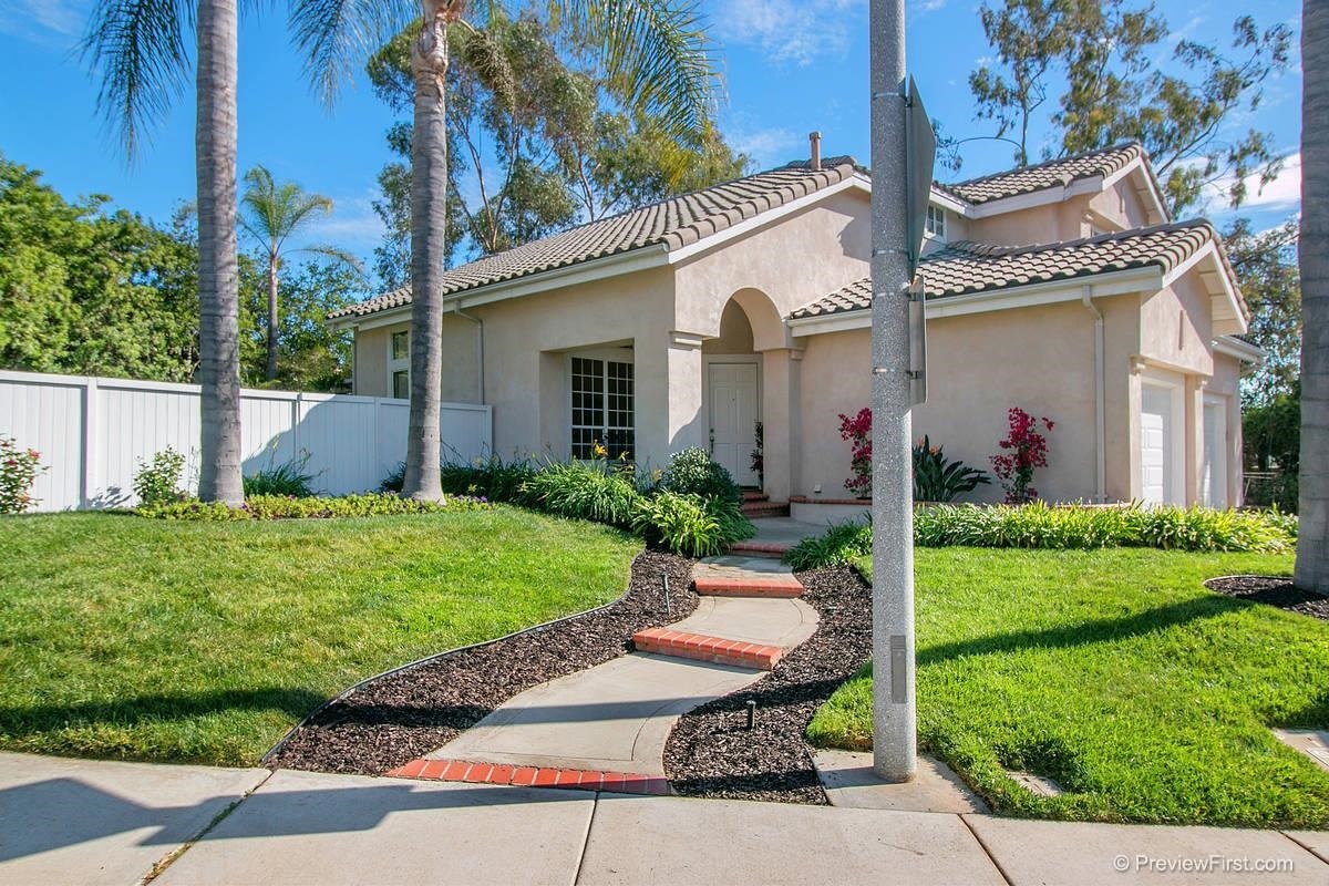 Property Photo:  1195 Avenida Azul  CA 92069 